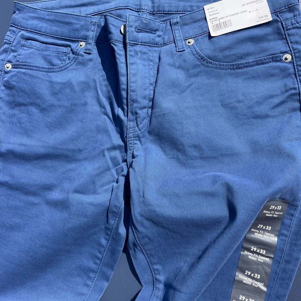 Women’s new with tag UniQlo Blue Jeans - Skinny Fit Straight 29x33